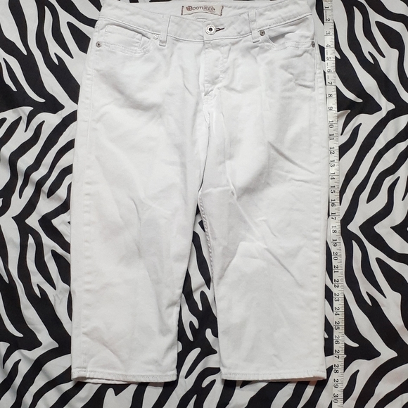Boothell White Capris - Picture 3 of 8
